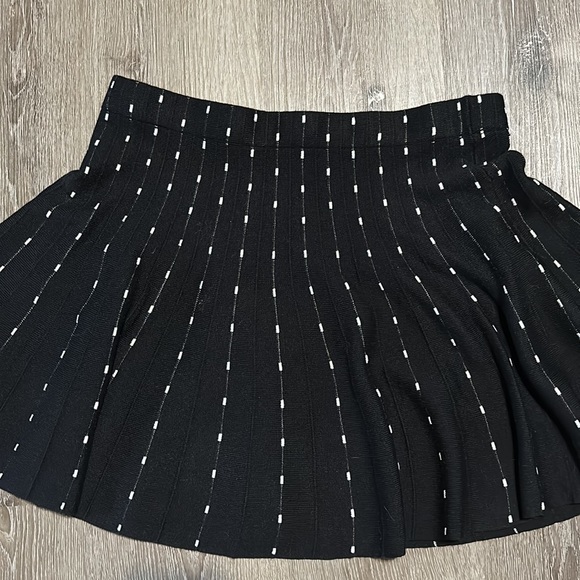 Candies black skater‎ skirt - Picture 2 of 4